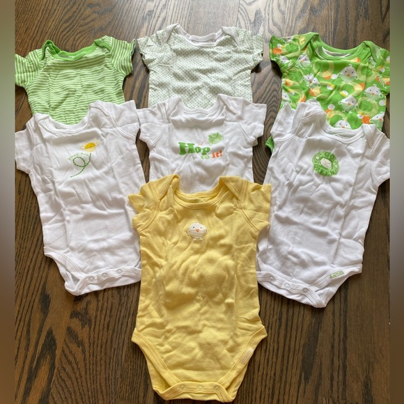 Children’s Place Gift set of 7 bodysuits - Picture 3 of 3